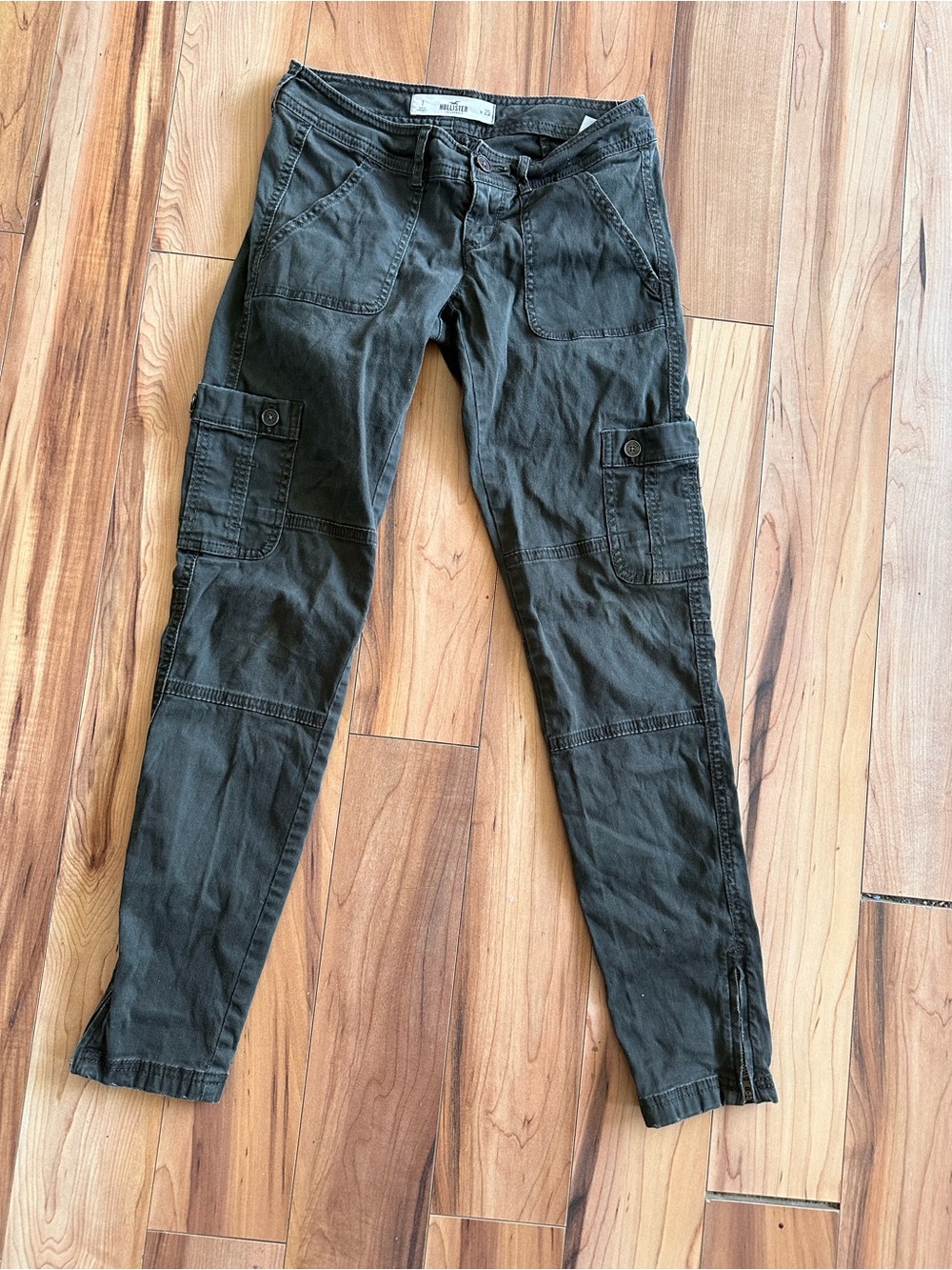 Hollister Women’s Dark Olive Cargo Pants